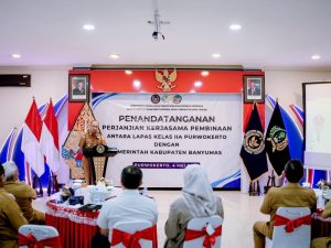 Bupati Banyumas Sadewo Tri Lastiono memberikan sambutan dalam acara penandatanganan kerja sama pembinaan dengan Lapas Kelas IIA Purwokerto.