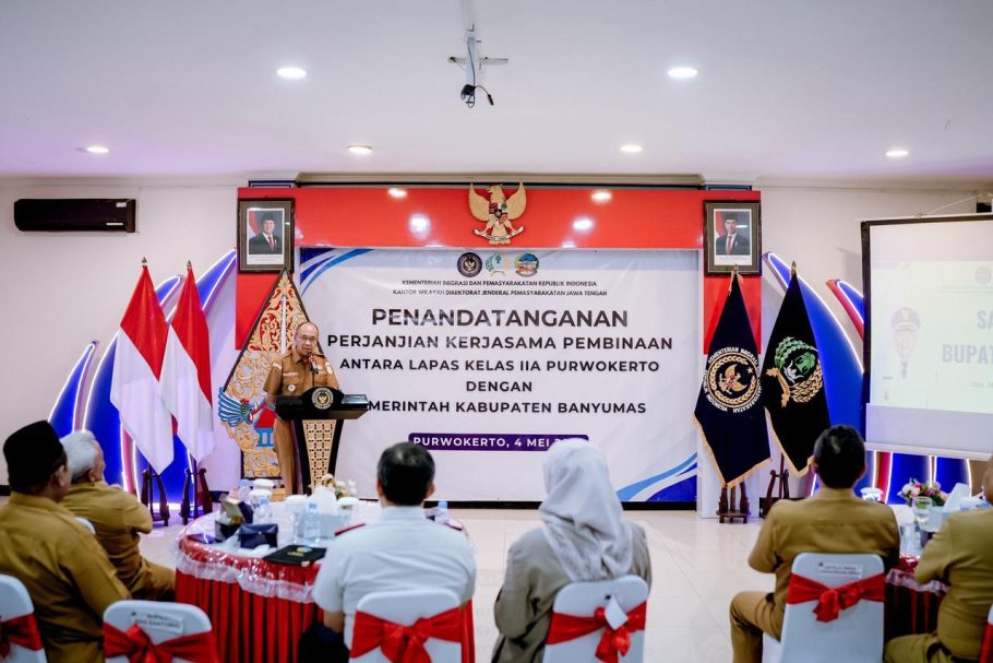 Bupati Banyumas Sadewo Tri Lastiono memberikan sambutan dalam acara penandatanganan kerja sama pembinaan dengan Lapas Kelas IIA Purwokerto.