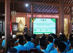 Bupati Banyumas Sadewo Tri Lastiono memberikan sambutan dalam acara pelepasan 1.338 jemaah calon haji Kabupaten Banyumas tahun 2026 di Pendopo Si Panji.