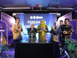 Wakil Bupati Banyumas Dwi Asih Lintarti bersama rektorat Universitas Harapan Bangsa meresmikan gedung baru dan menyaksikan peluncuran tiga prodi baru UHB Purwokerto.