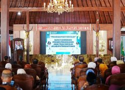 Suasana rapat koordinasi penanganan ATS Banyumas mengenai Program Pasti Sekolah yang dihadiri lintas sektor di Pendopo Sipanji Kabupaten Banyumas.