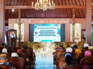 Suasana rapat koordinasi penanganan ATS Banyumas mengenai Program Pasti Sekolah yang dihadiri lintas sektor di Pendopo Sipanji Kabupaten Banyumas.