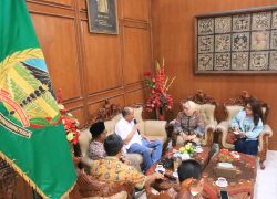 Bupati Banyumas Sadewo Tri Lastiono menyampaikan gagasan etalase pertanian modern saat audiensi bersama Deputi Kemenko Pangan di Purwokerto.
