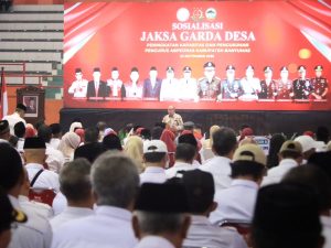 Bupati Banyumas Sadewo Tri Lastiono memberikan sambutan dalam Sosialisasi Jaksa Garda Desa dan Pengukuhan Pengurus ABPEDNAS Kabupaten Banyumas di GOR Satria Purwokerto.
