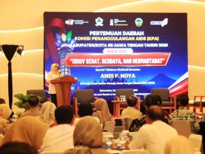Wakil Bupati Banyumas Dwi Asih Lintarti memberikan sambutan pada Pertemuan Daerah KPA se-Jawa Tengah 2026 di Casa De Lani Resort Baturraden terkait kasus HIV di Jawa Tengah.
