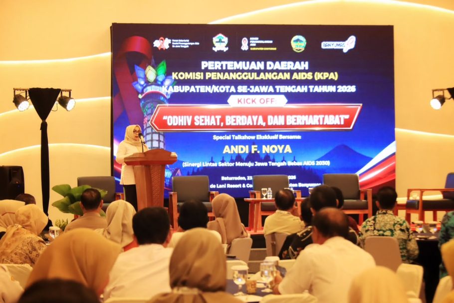 Wakil Bupati Banyumas Dwi Asih Lintarti memberikan sambutan pada Pertemuan Daerah KPA se-Jawa Tengah 2026 di Casa De Lani Resort Baturraden terkait kasus HIV di Jawa Tengah.