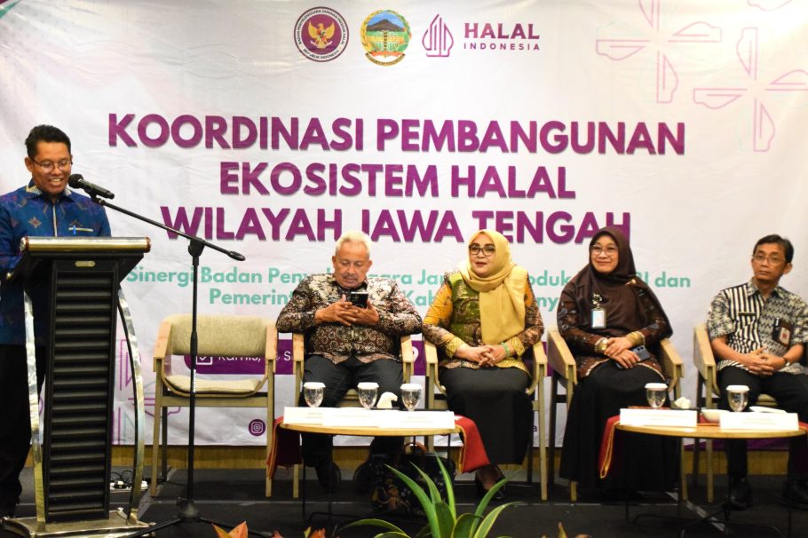 Wakil Bupati Banyumas Dwi Asih Lintarti menghadiri acara Koordinasi Pembangunan Ekosistem Halal Wilayah Jawa Tengah di Hotel Luminor Purwokerto.